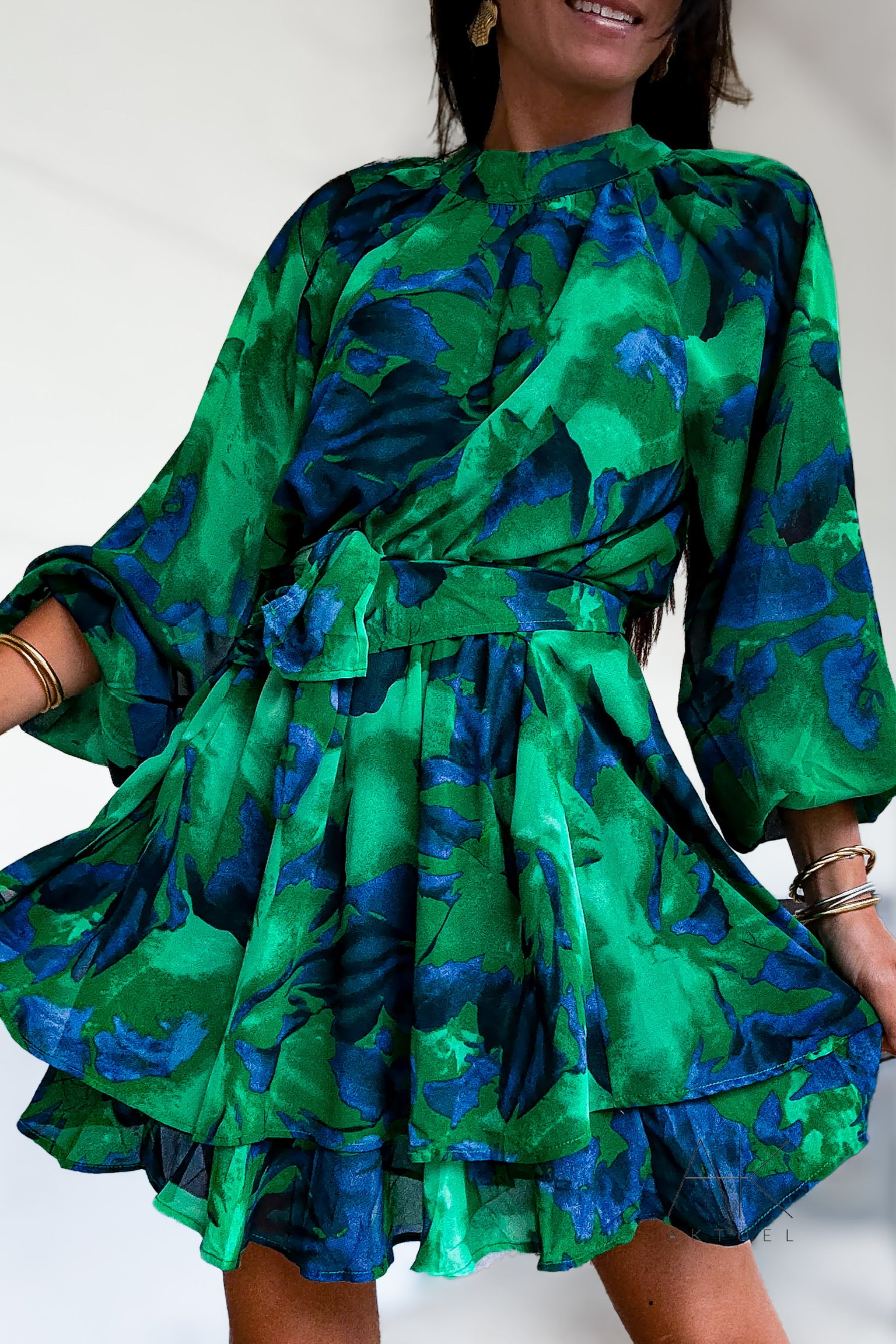 Robe courte col rond imprimée vert et bleu