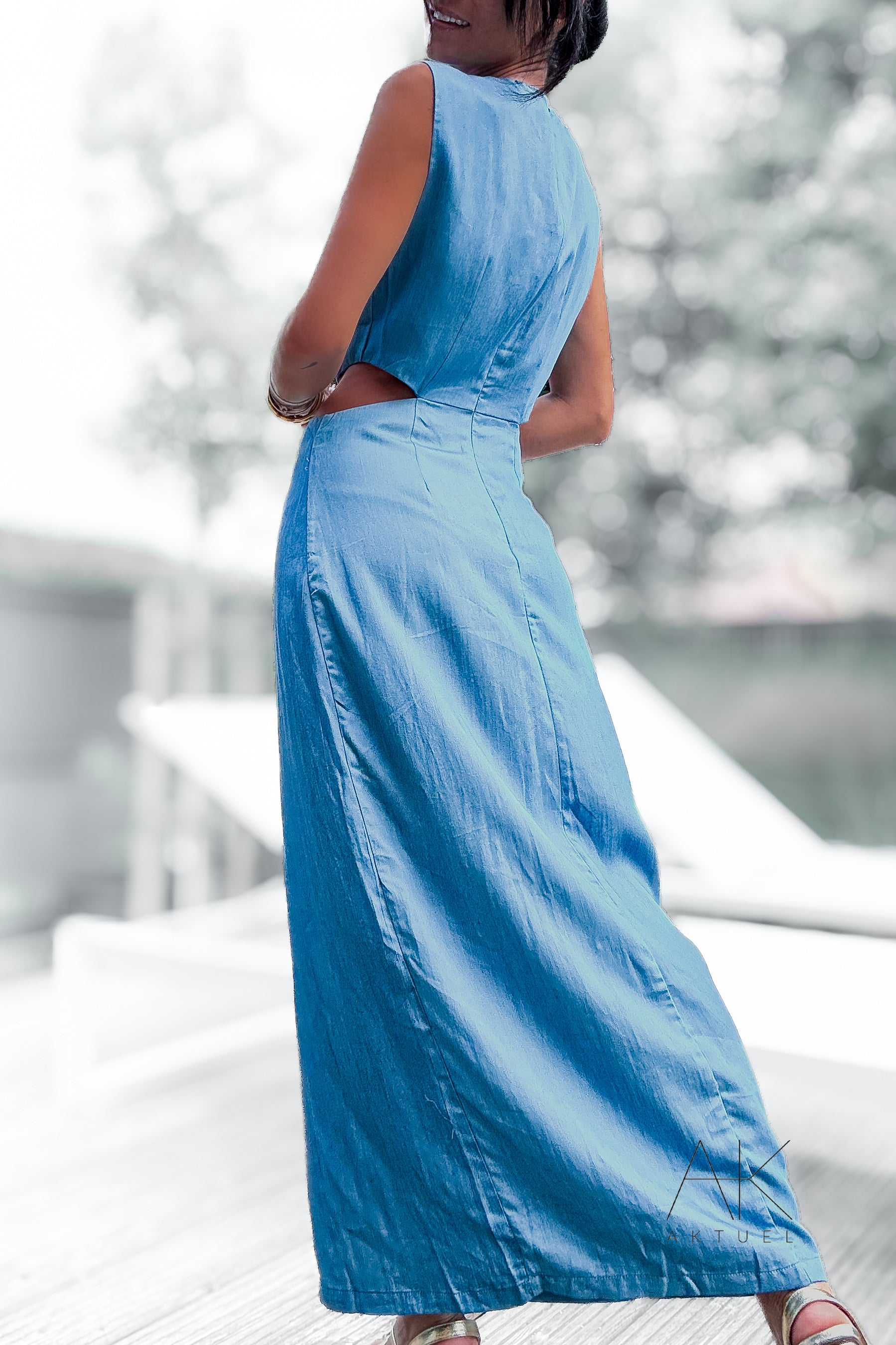 Robe fluide bleu denim à ouverture