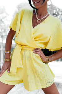 Combinaison short en gaze de coton jaune