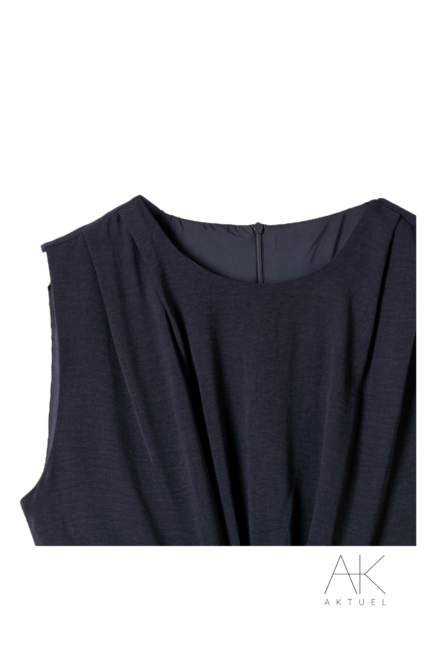 Robe fluide bleu marine à ouverture