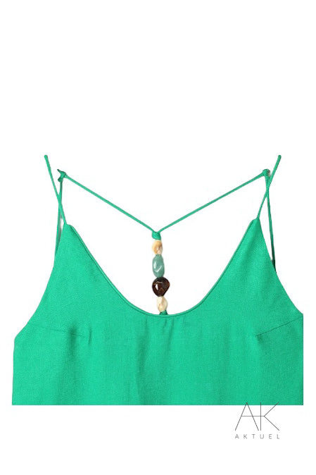 Robe longue verte dos nu avec perles naturelles