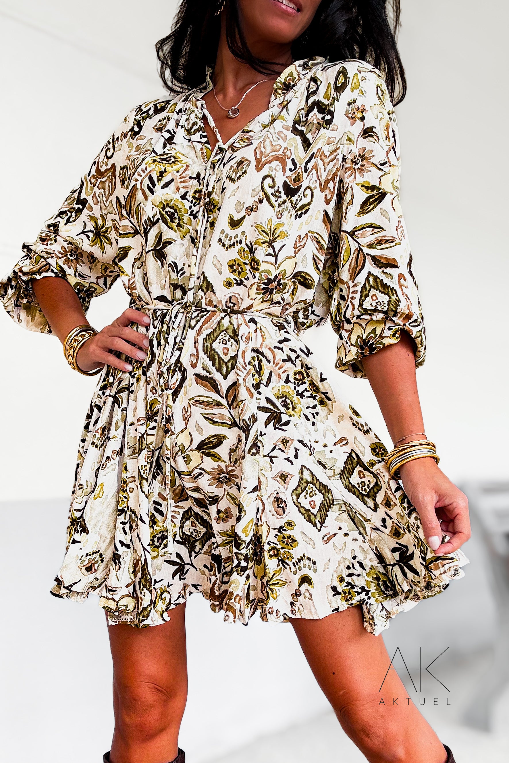 Robe imprimée kaki ceinturée à manches longues