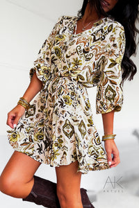 Robe imprimée kaki ceinturée à manches longues