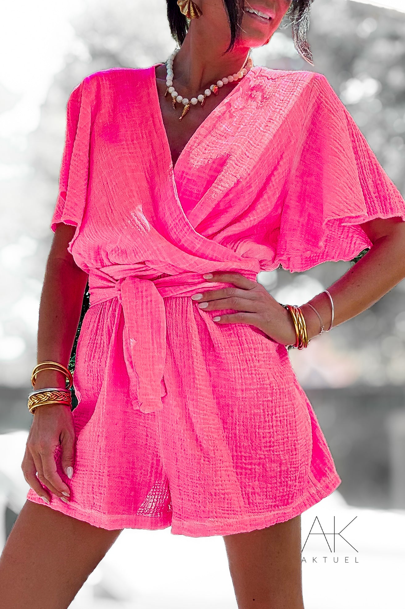 Combinaison short en gaze de coton rose fluo