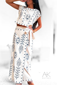 Ensemble brodé écru et bleu marine – Top & jupe longue bohème chic