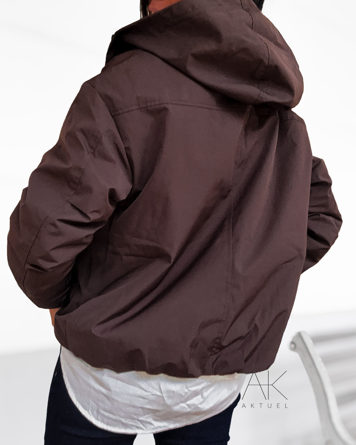 Parka court fourrée avec capuche déperlant et coupe vent
