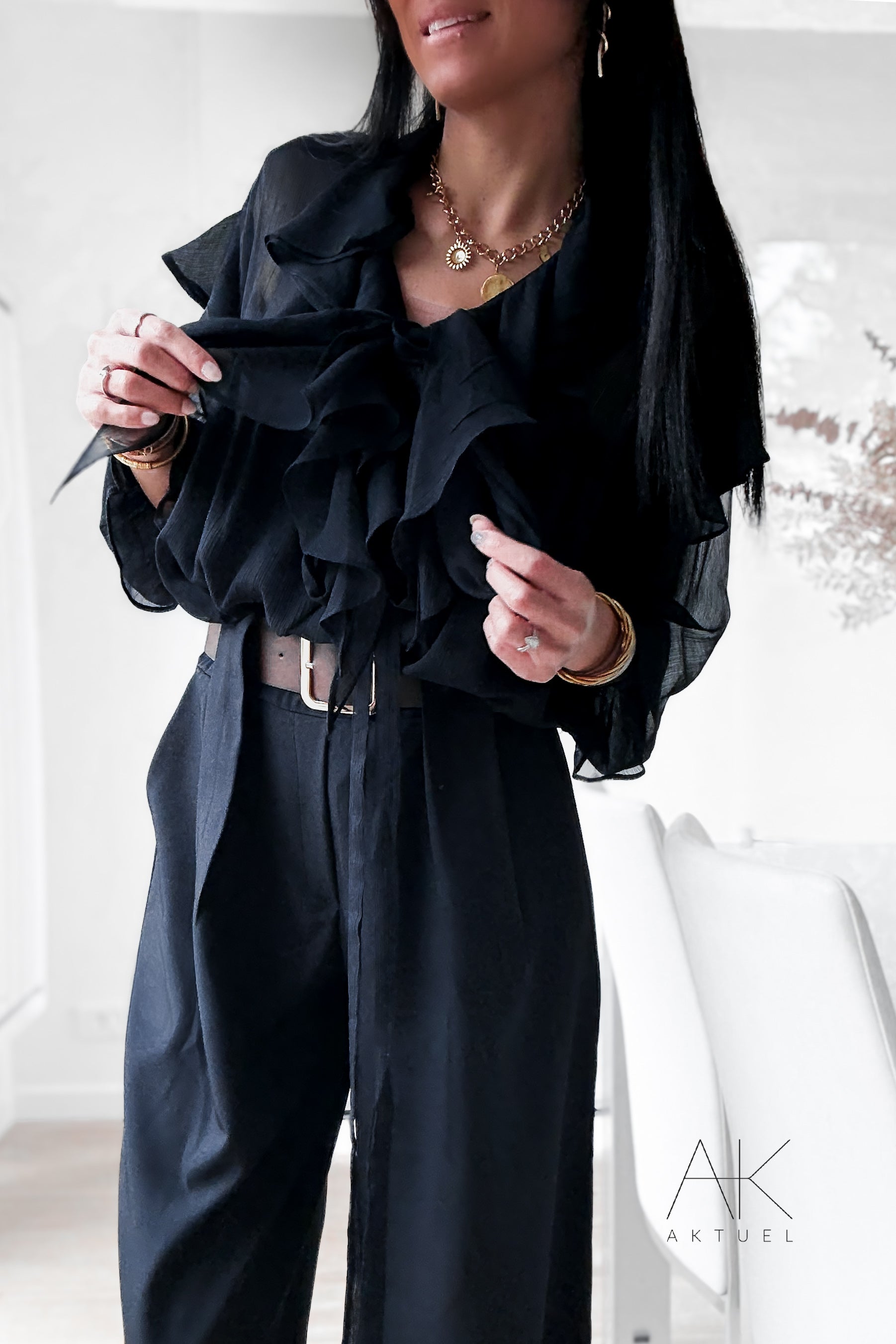 Blouse noir fluide à volants