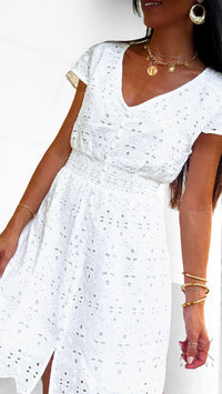 Robe Courte Broderie Anglaise Blanche