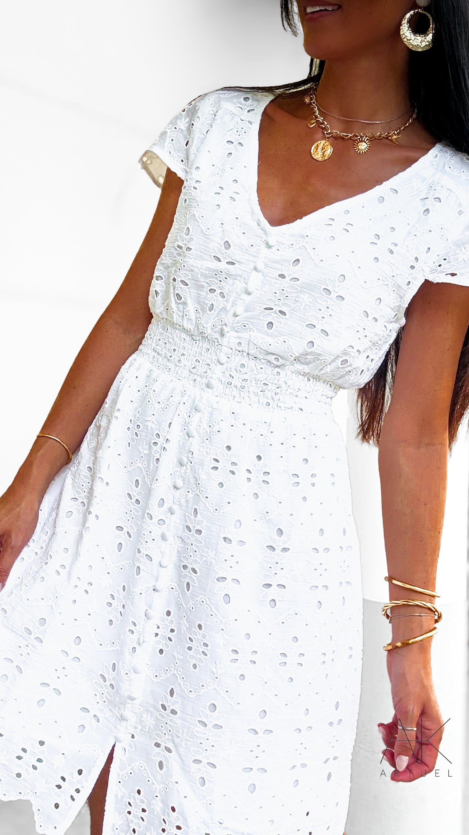 Robe Courte Broderie Anglaise Blanche