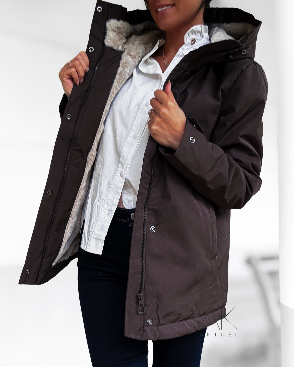 Parka fourrée avec capuche déperlant et coupe vent