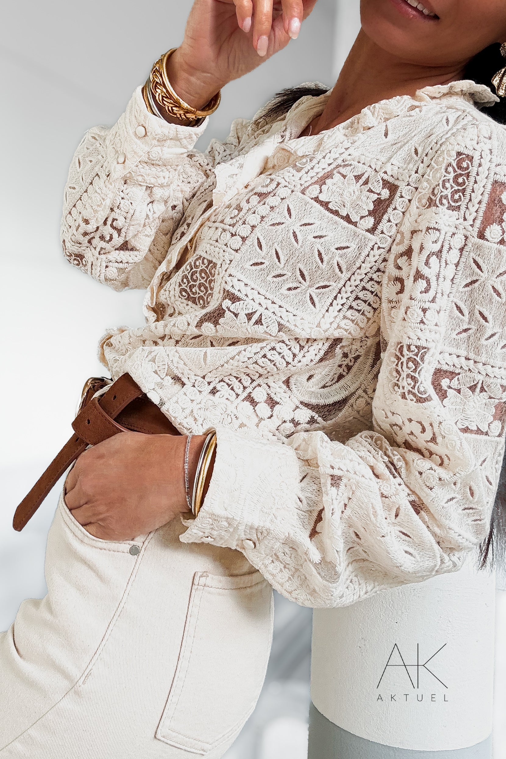 Chemise en dentelle ajourée écru