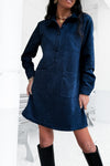 Robe droite en daim bleu à poches