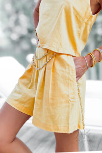 Bermuda en lin jaune
