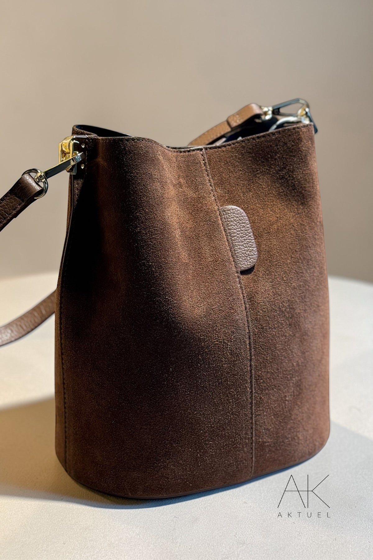 Sac seau en cuir suédé marron