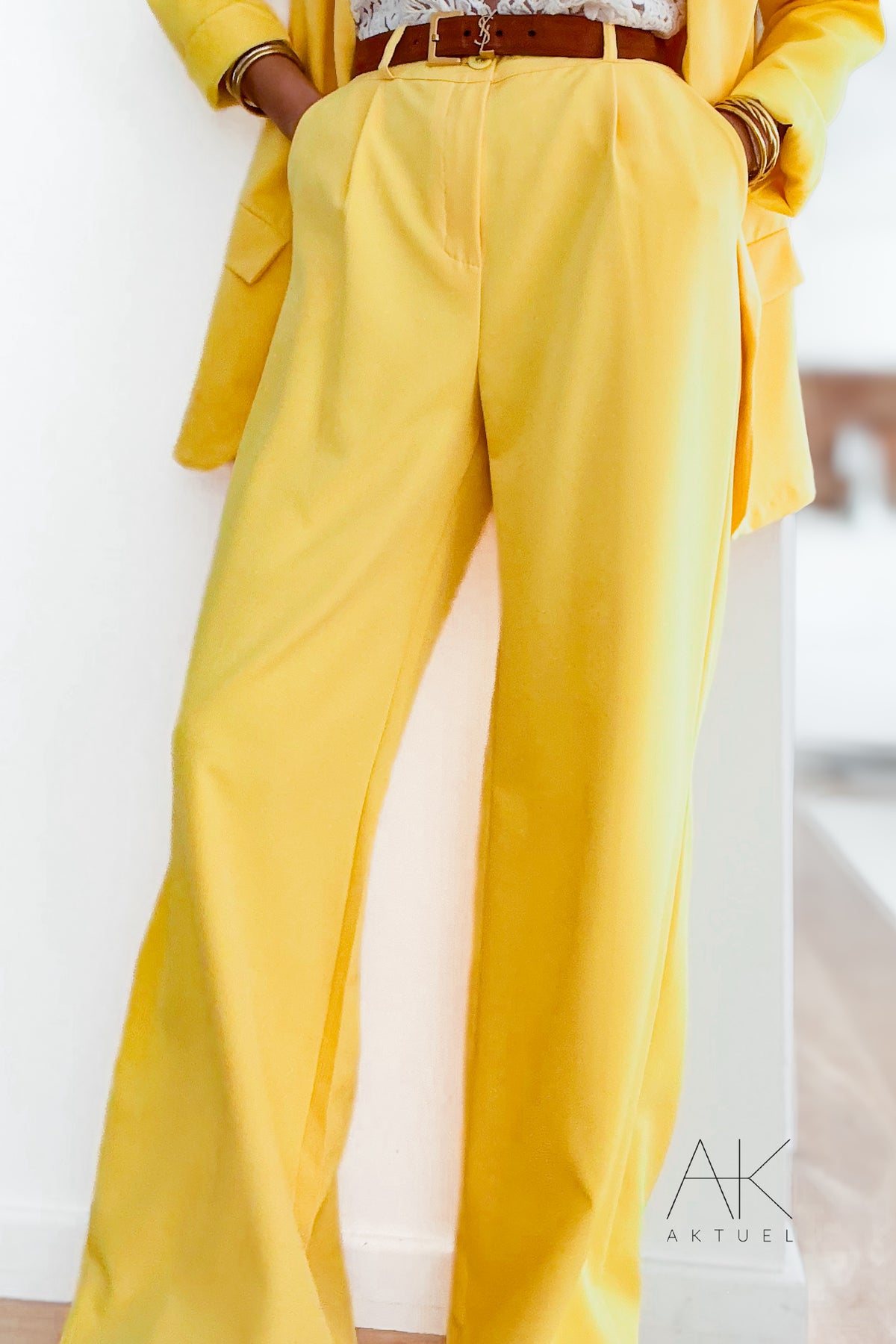 Pantalon large tailleur jaune