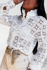 Chemise en dentelle blanche
