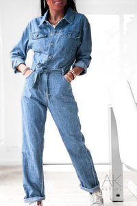 Combinaison en jean bleu ceinturée