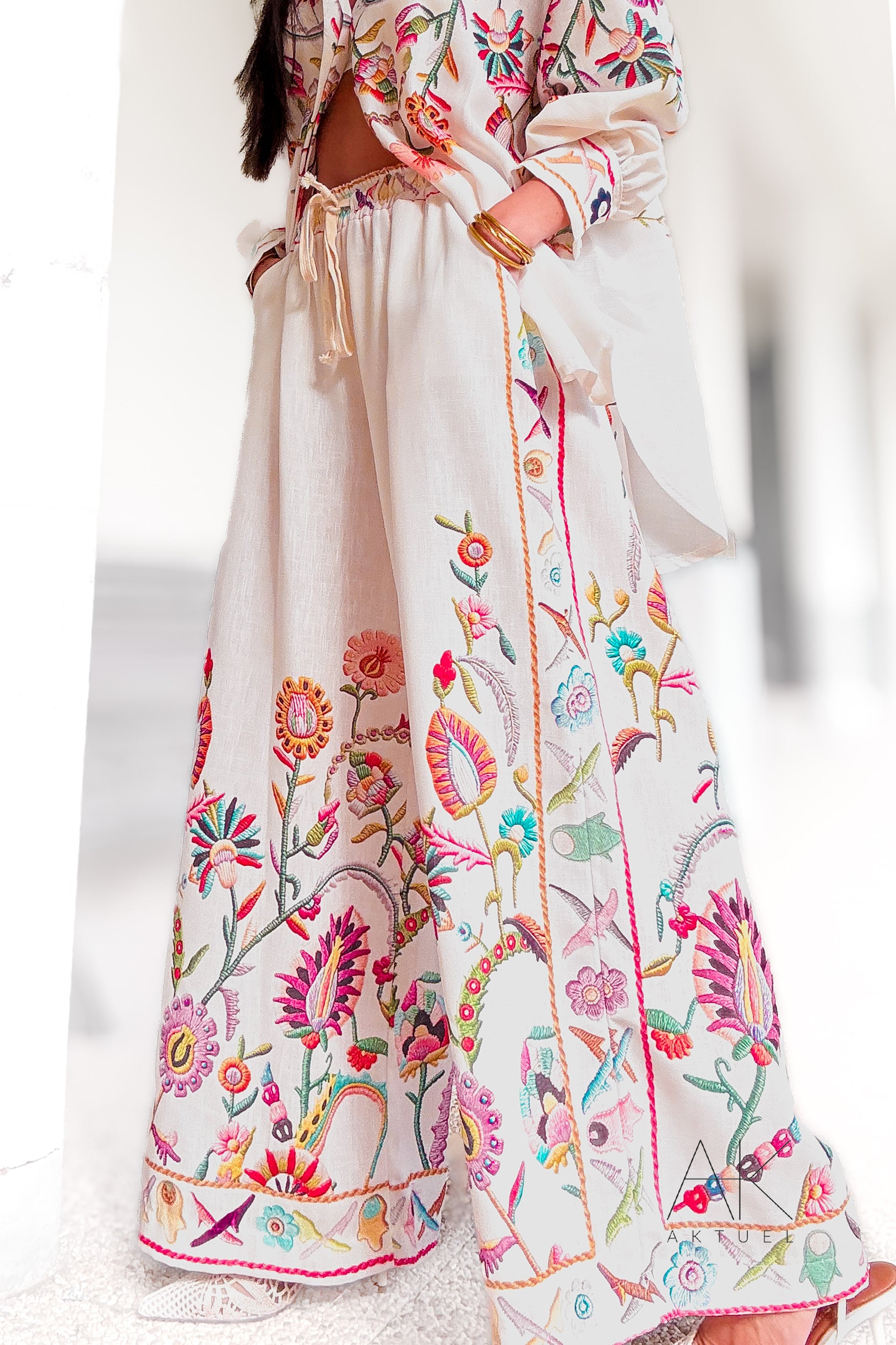 Pantalon lin imprimée fleurs brodées