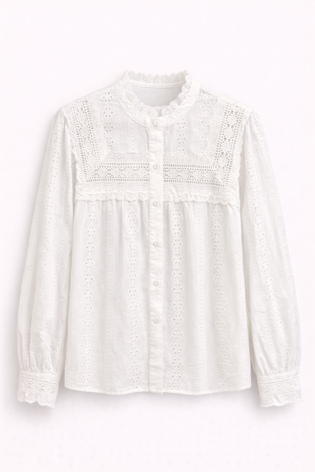 Chemise blanche en broderies