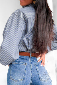 Chemise à fines rayures à col volanté