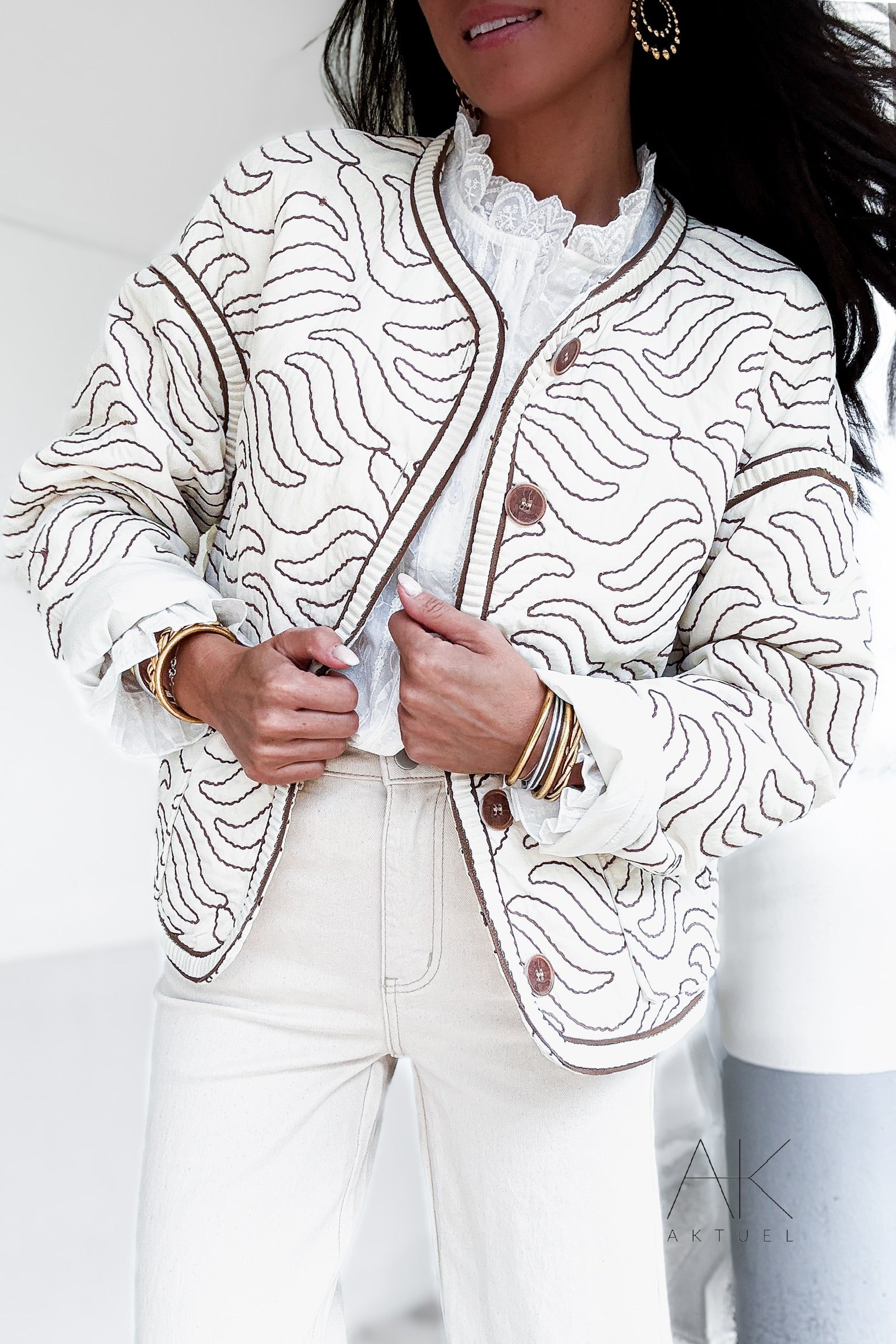 Veste matelassée crème à motifs ondulés