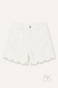 Short en jean blanc finition festonnée