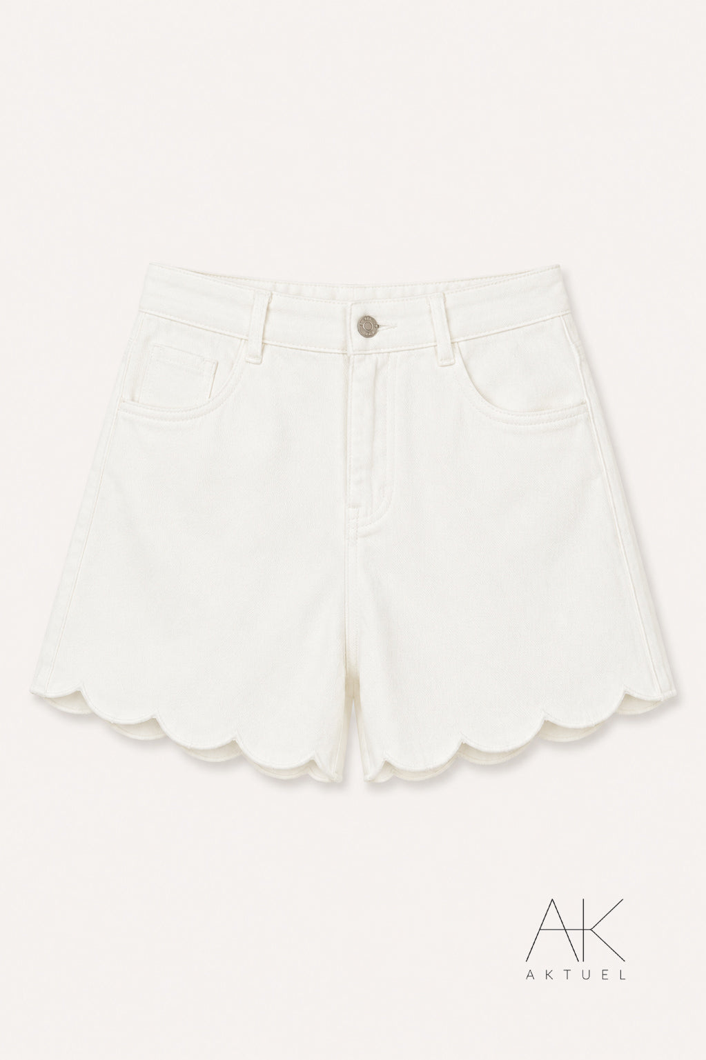 Short en jean blanc finition festonnée