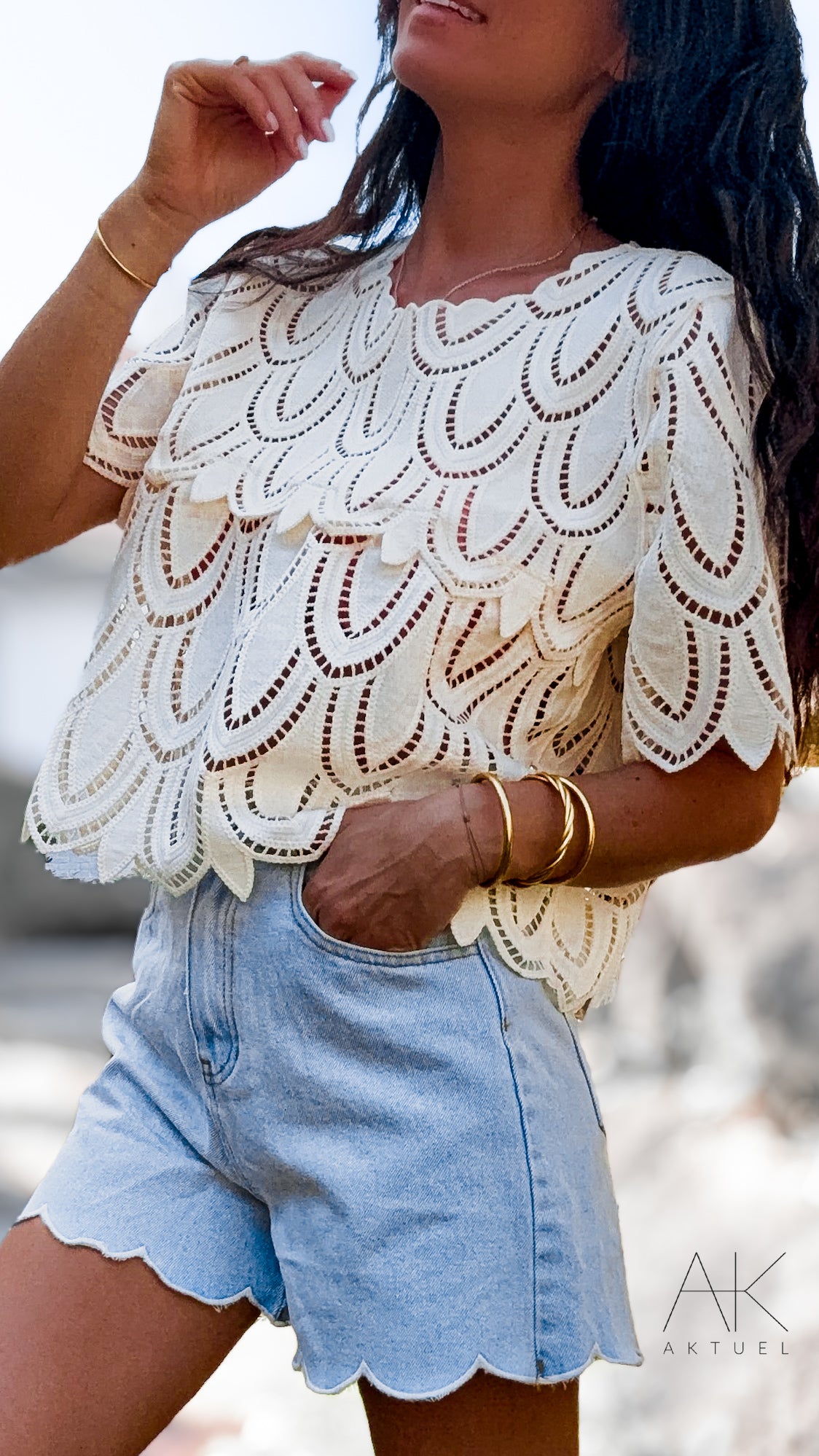 Top écru en crochet ajourée