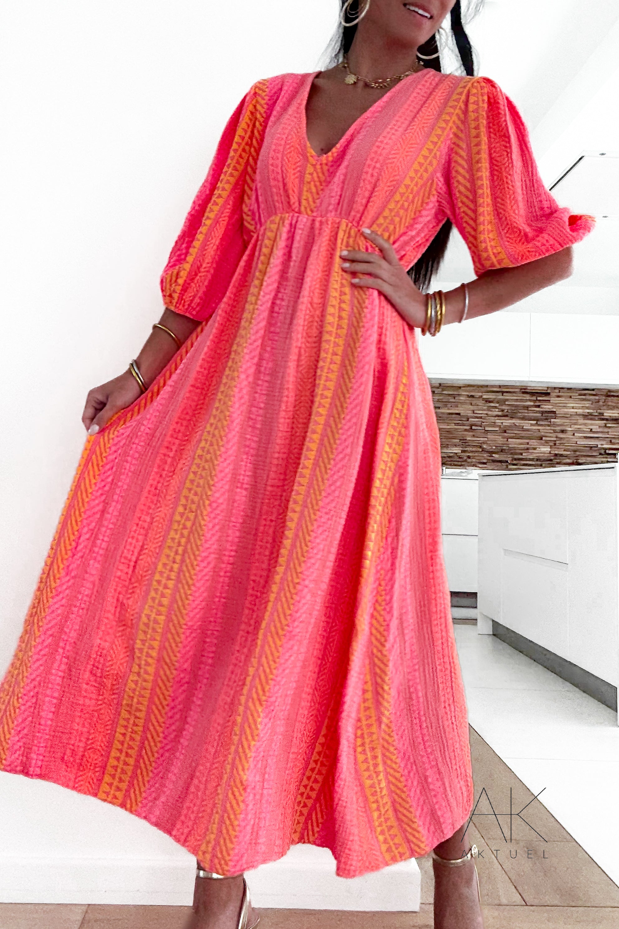 Robe longue en gaze de coton en imprimé graphique rose fluo & corail