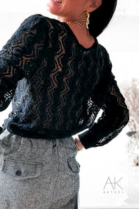 Top en dentelle noire boutonné