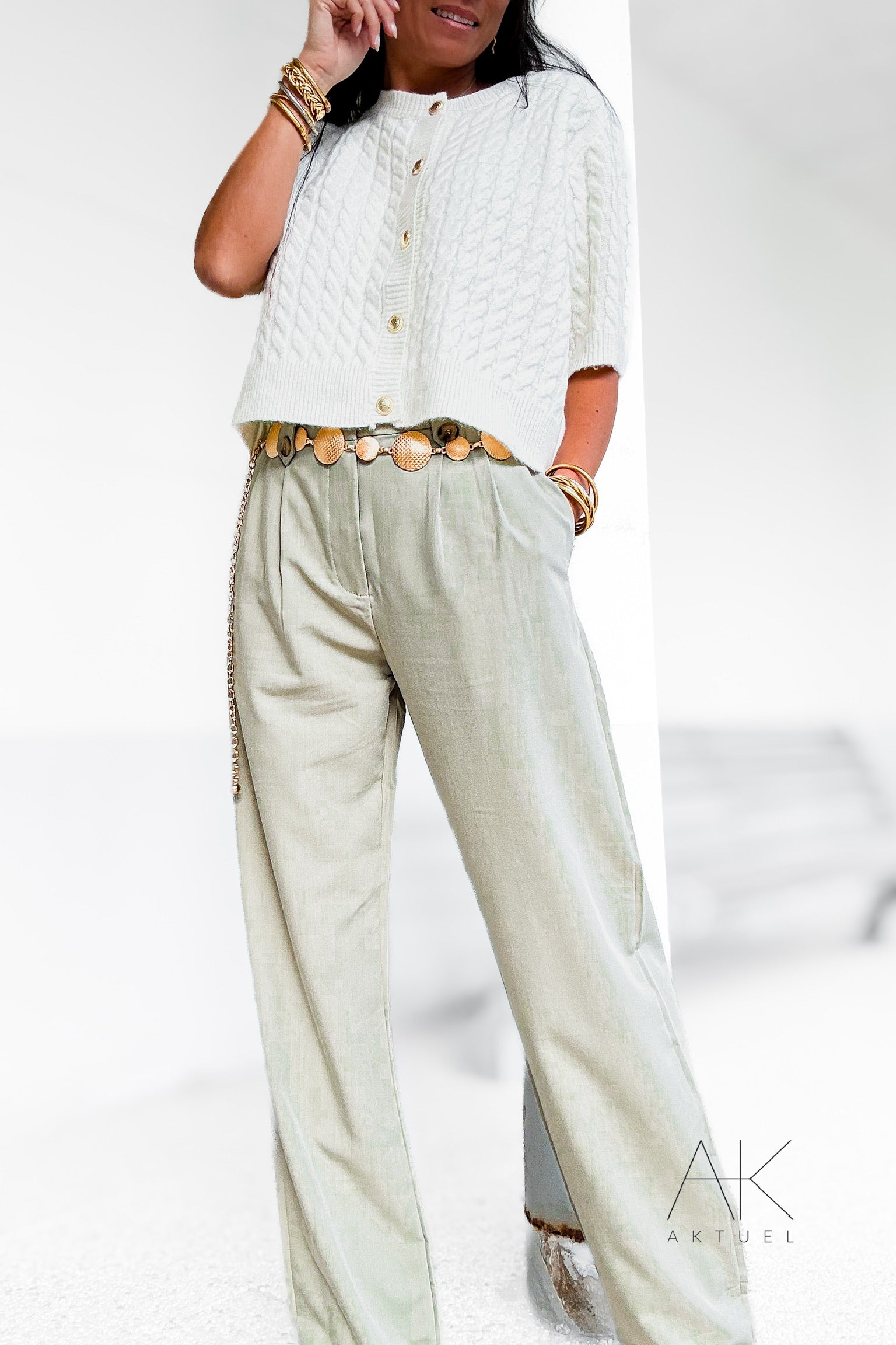 Pantalon droit kaki taille haute & détails boutonnés