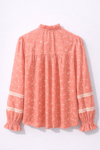 Blouse corail brodée détails dentelle