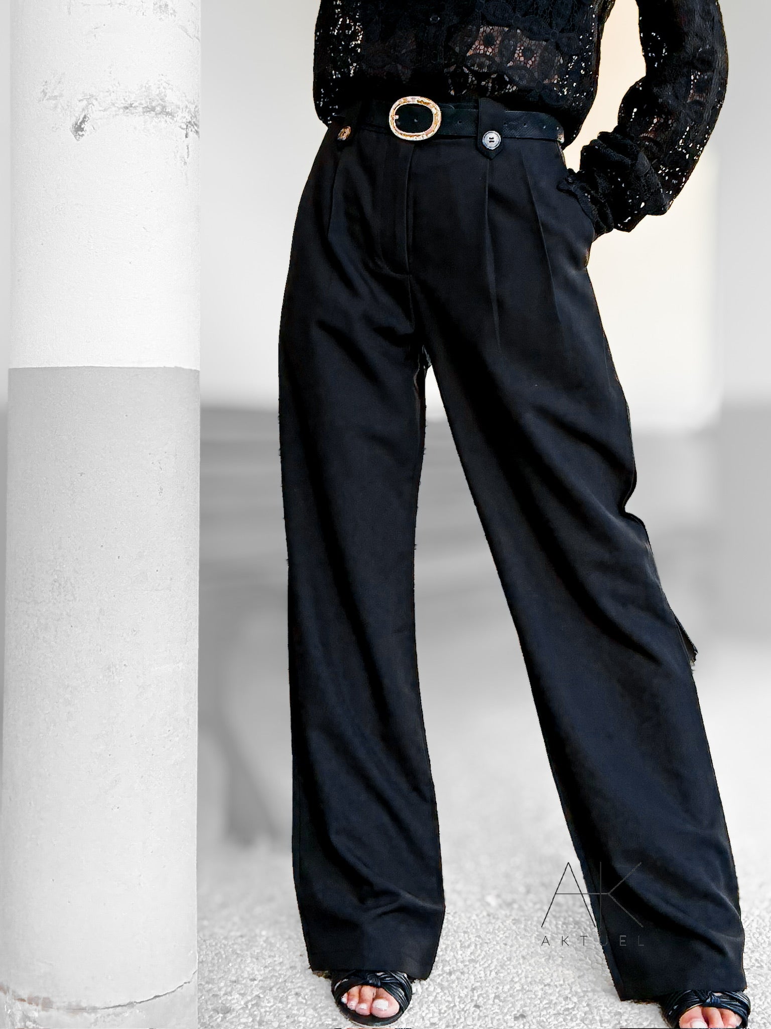 Pantalon noir taille haute à pinces