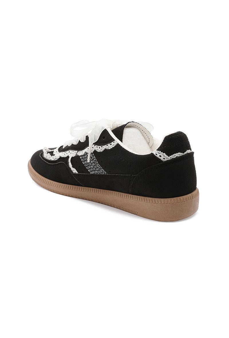 Basket noir finition dentelle