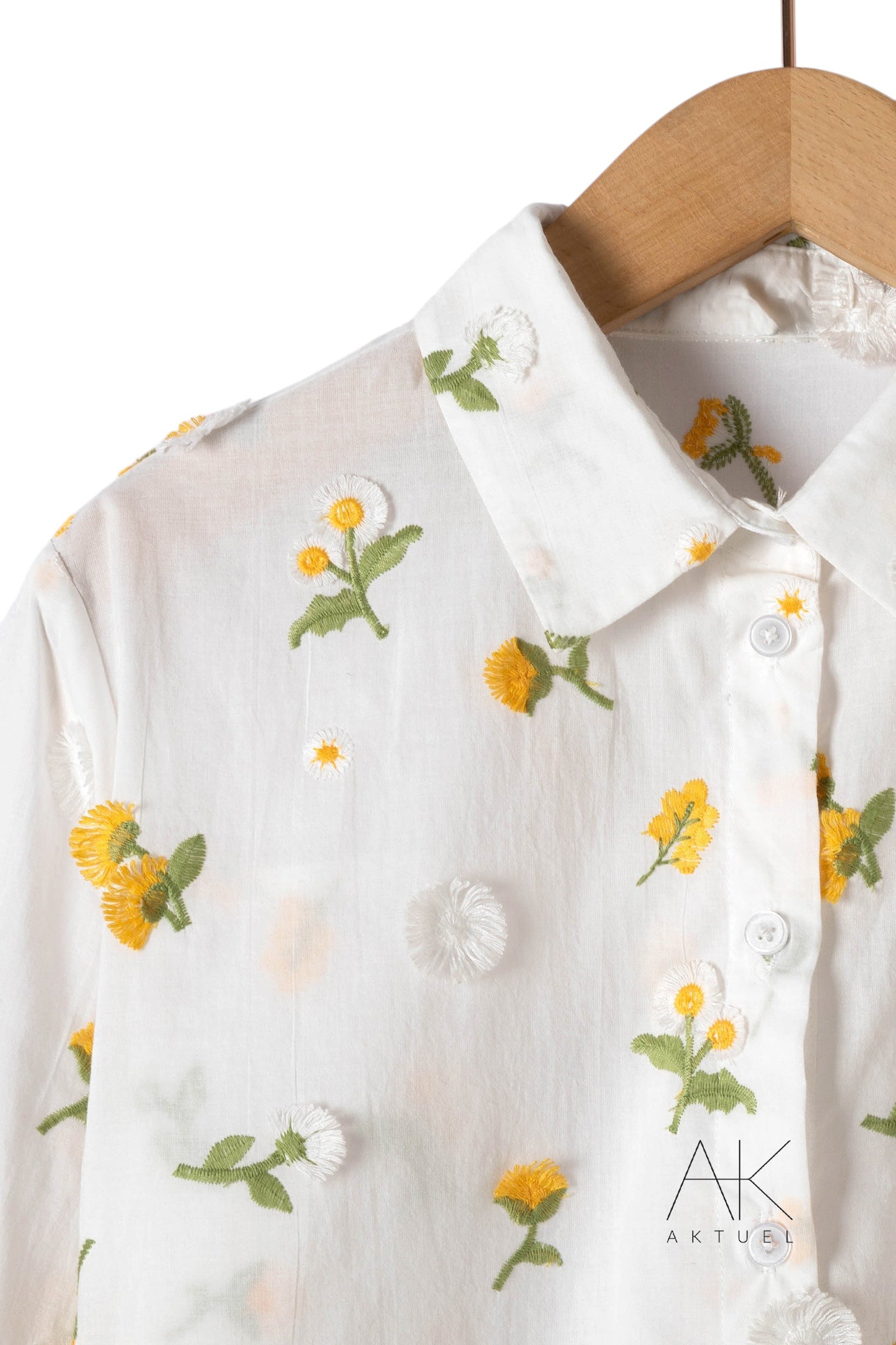 Chemise blanche à motifs floraux jaunes et verts