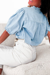 Chemise manches courtes brodée en denim clair