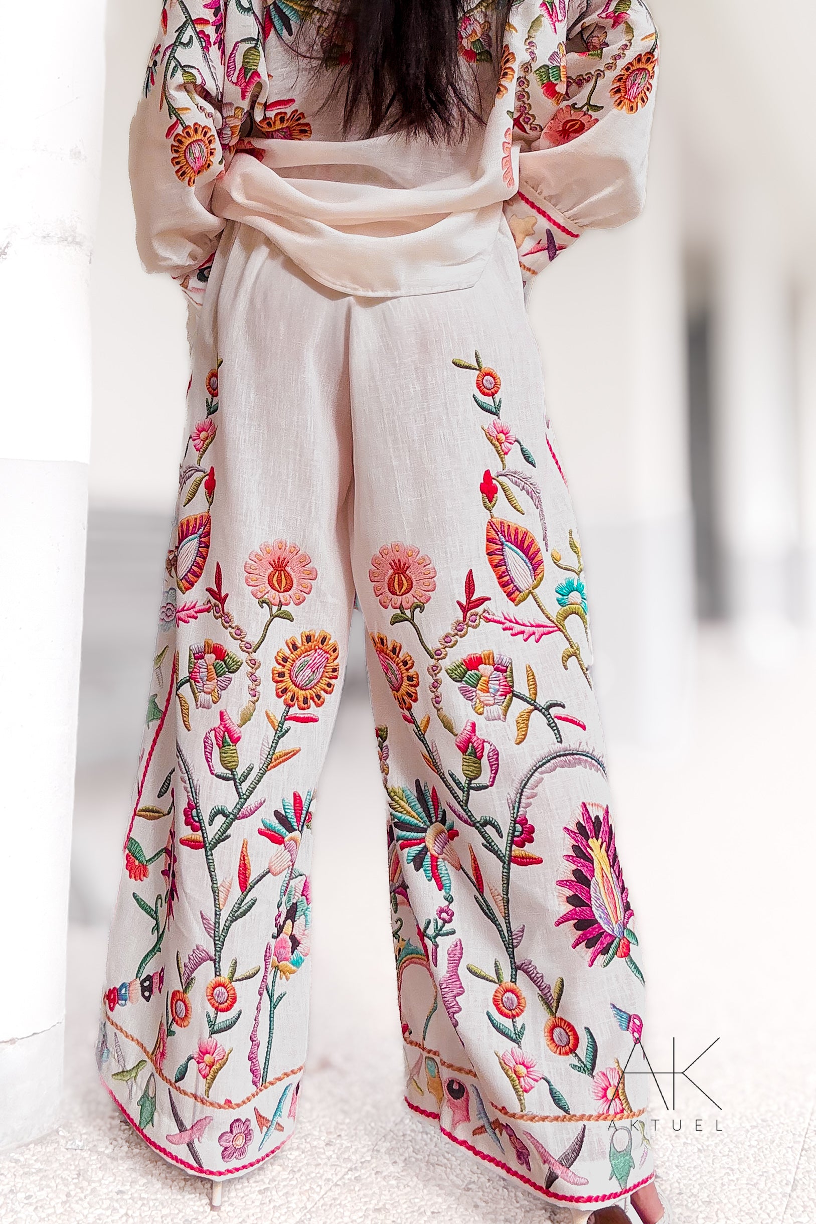 Pantalon lin imprimée fleurs brodées