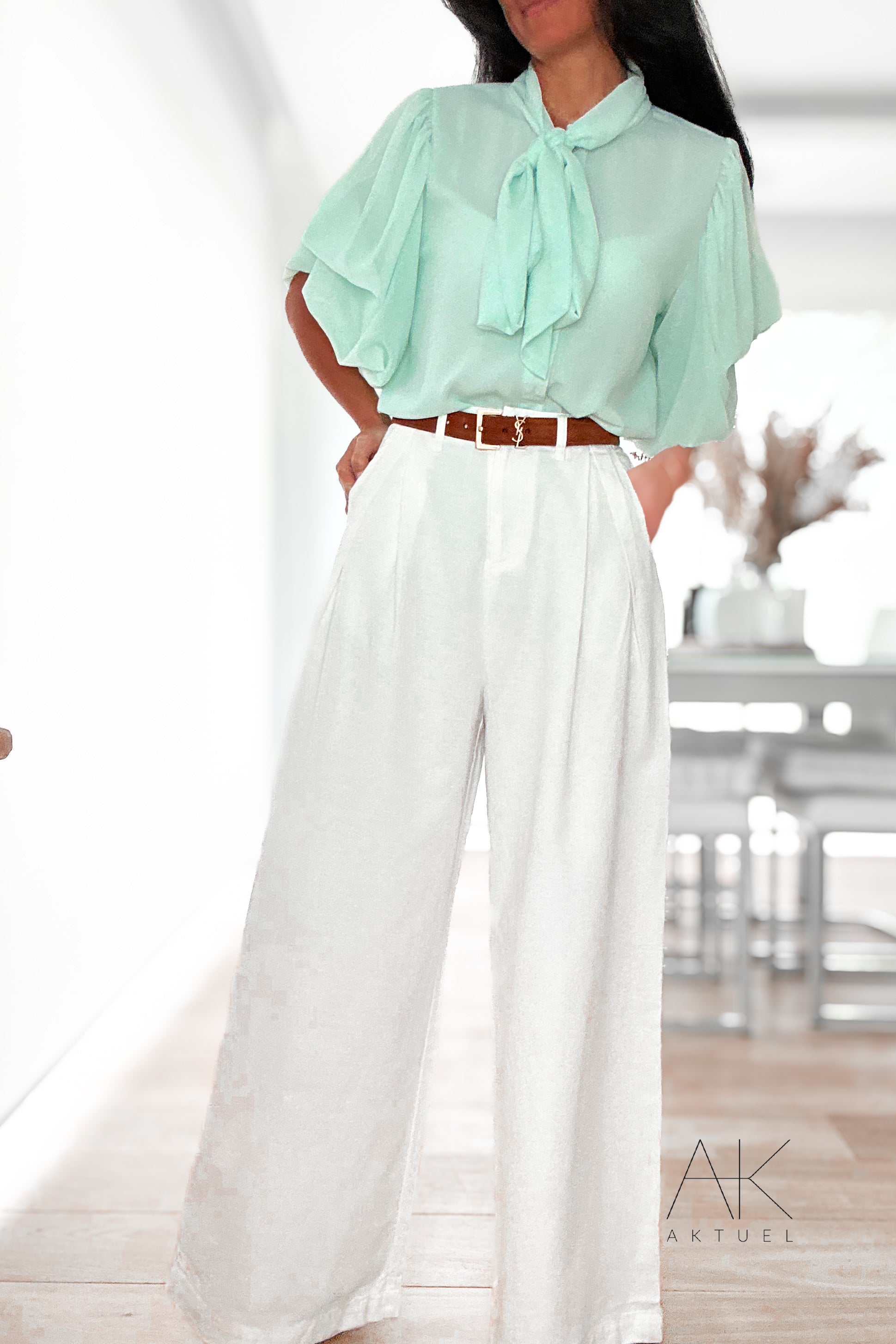 Blouse Élégante à Nœud Lavallière