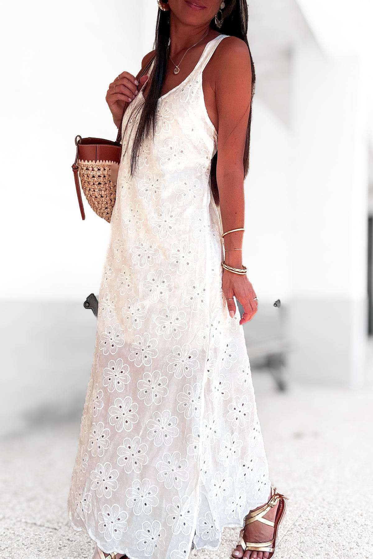 Robe longue brodée fleurs blanche