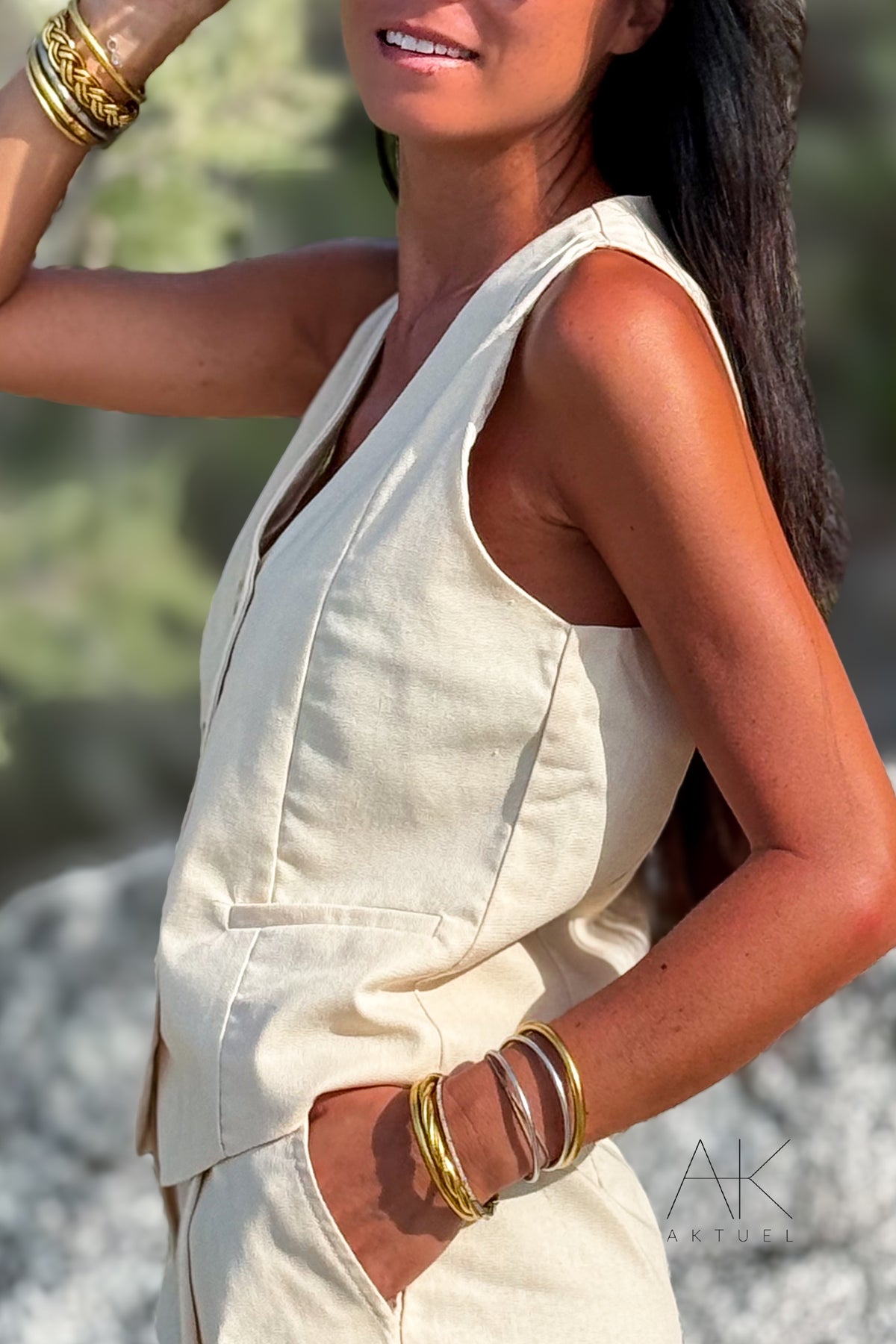 Gilet style tailleur sans manches beige en lin