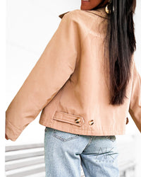 Veste trench courte taupe à revers carreaux