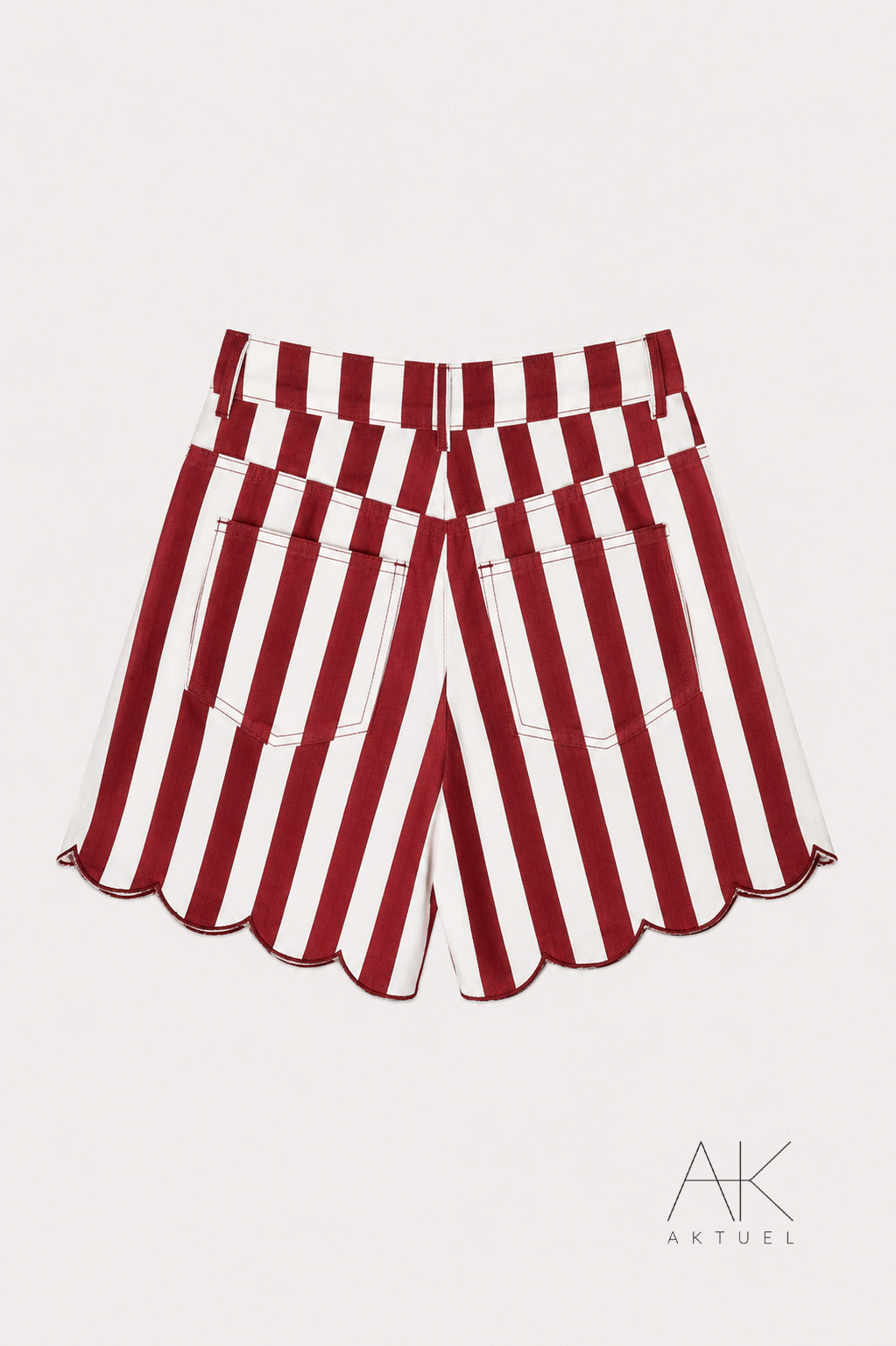 Short en jean à rayures finition festonnée