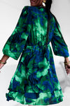 Robe courte col V imprimée vert et bleu