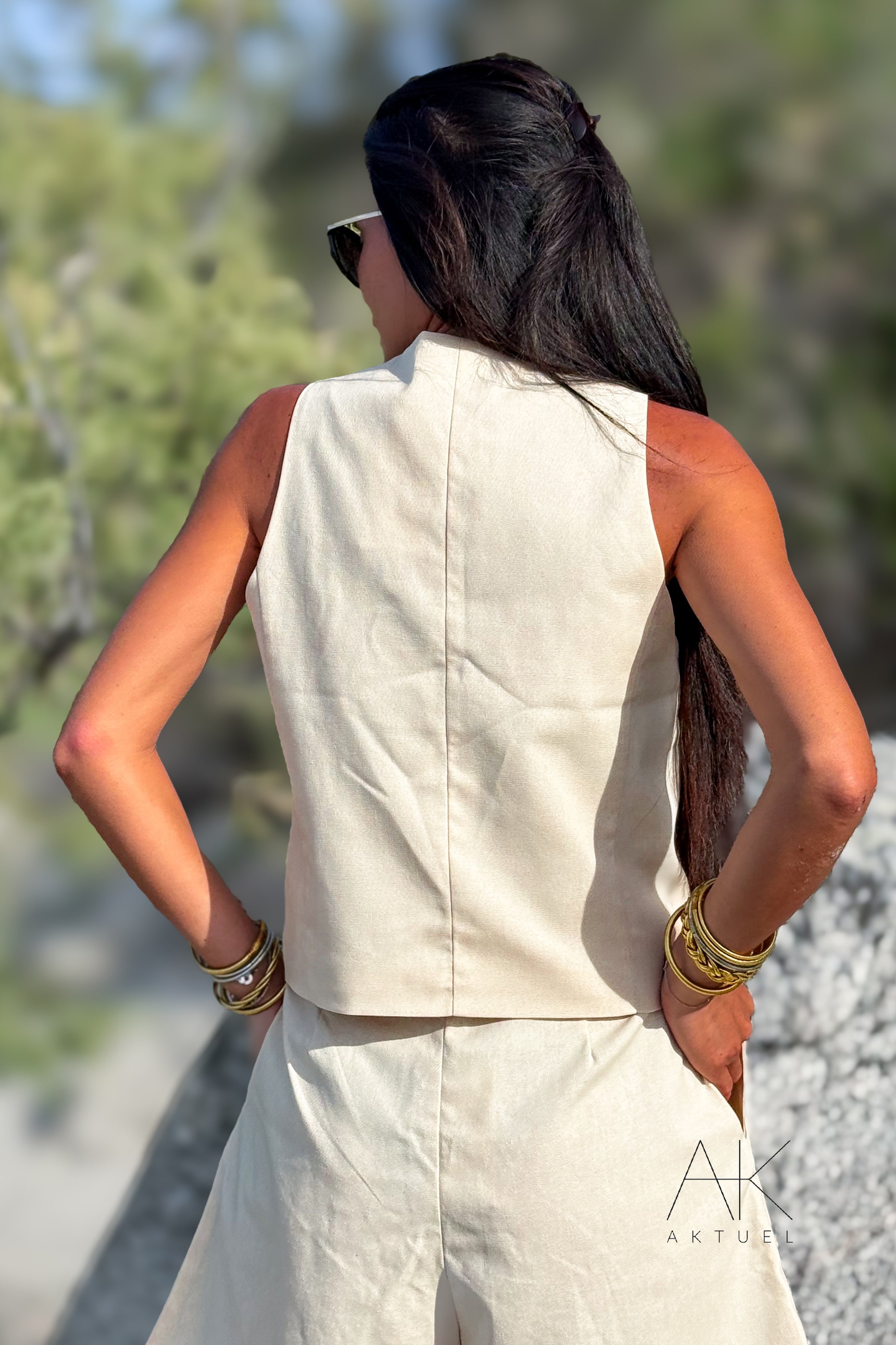 Gilet style tailleur sans manches beige en lin