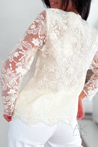 Top en dentelle brodée blanche
