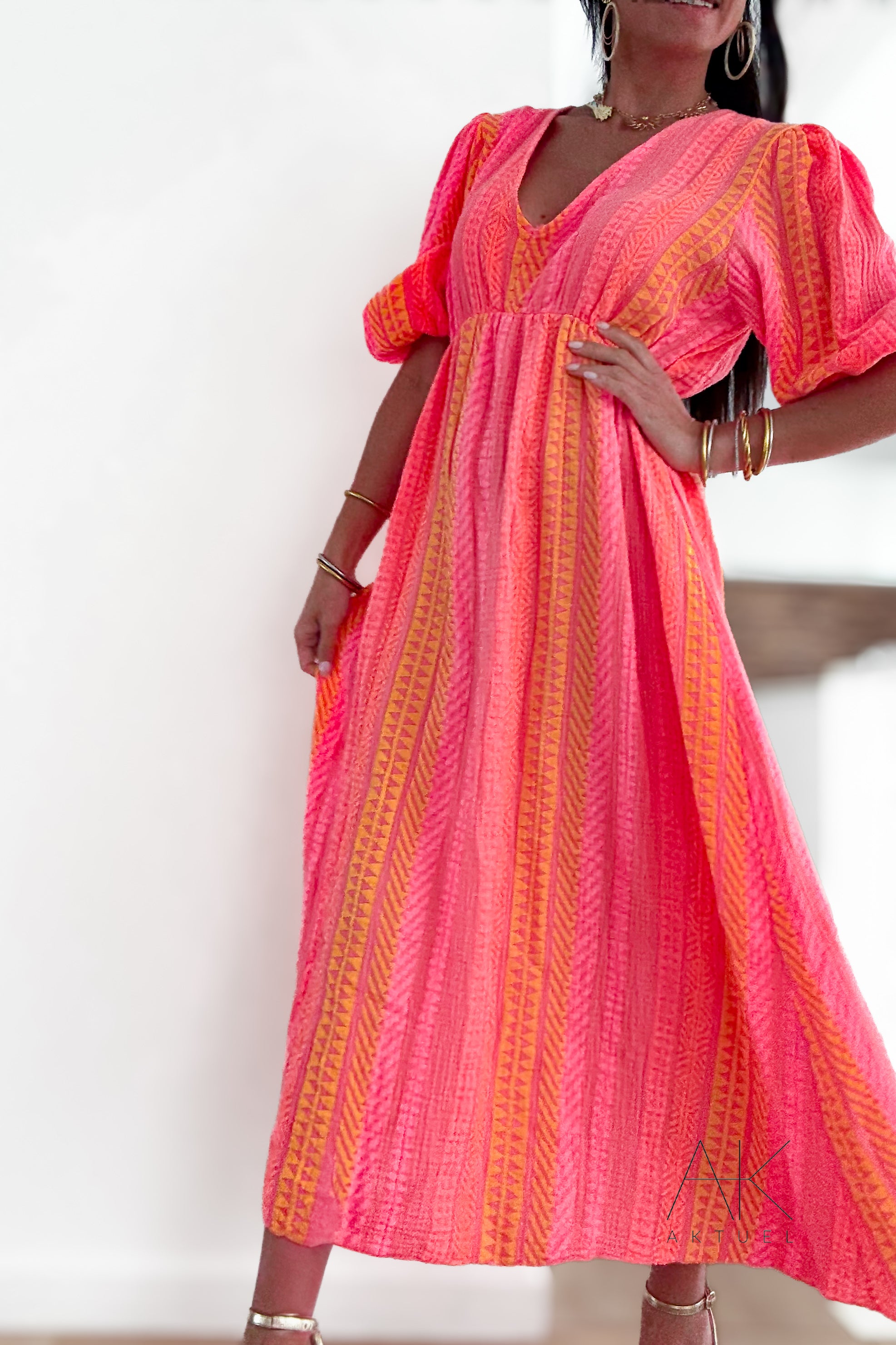 Robe longue en gaze de coton en imprimé graphique rose fluo & corail