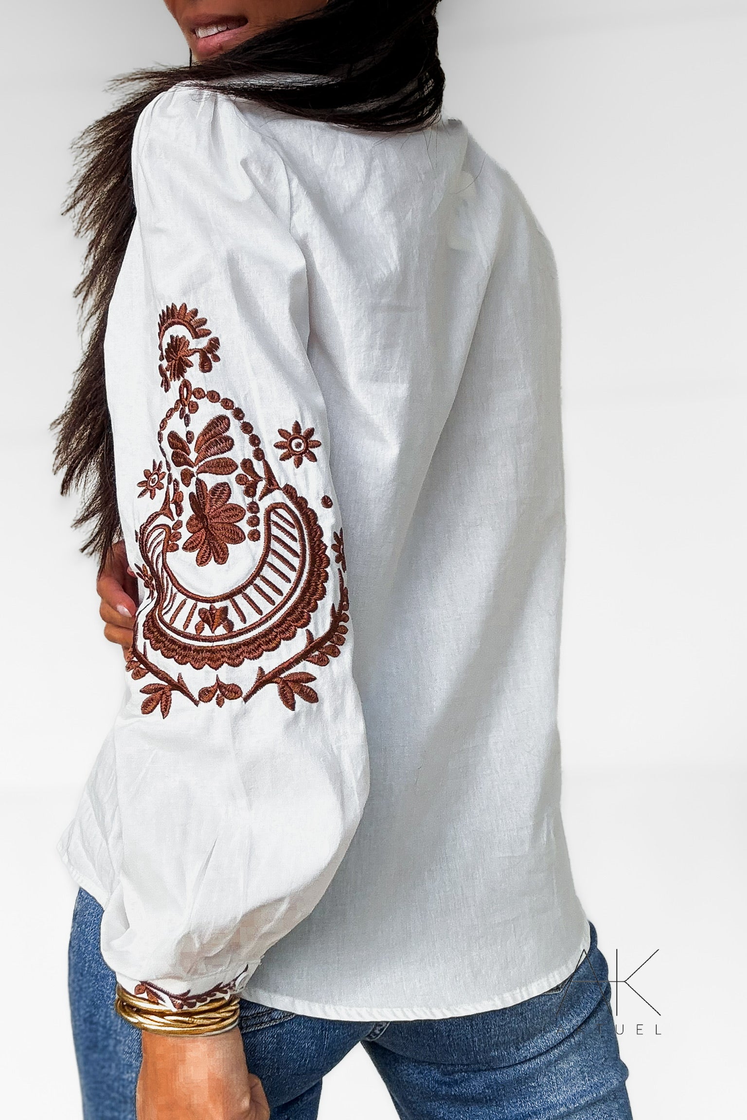 Chemise blanche brodée chocolat