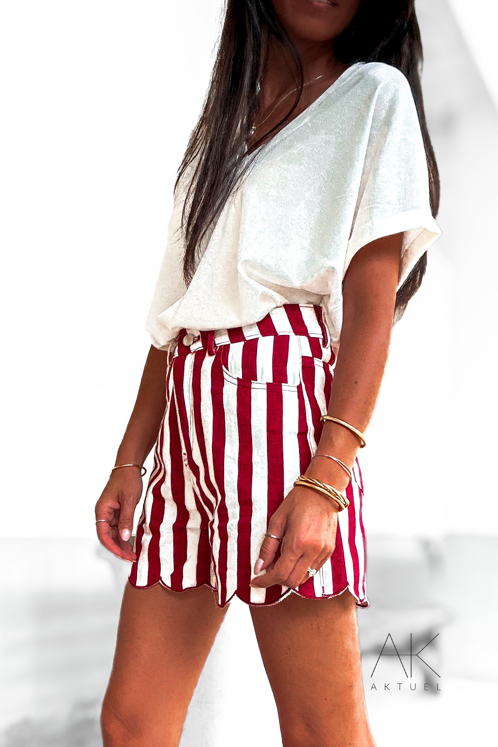 Short en jean à rayures finition festonnée bordeau