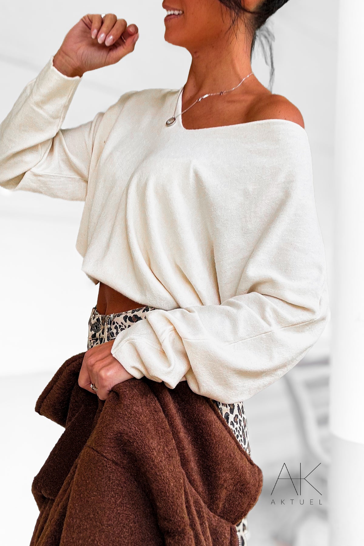 Pull femme col V oversize – Écru