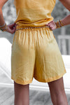 Bermuda en lin jaune
